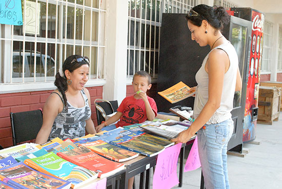 Realizan maestros de preescolar la “Feria del Libro”