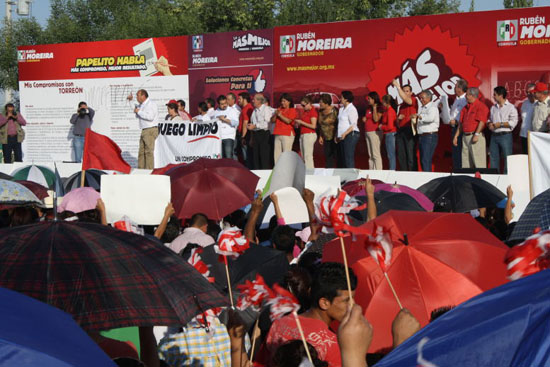 Reciben más de 11 mil en Torreón a Rubén Moreira Valdéz