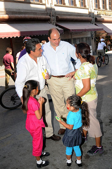 Recorre el gobernador Jorge Torres López Ruta Recreativa en Saltillo