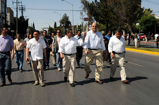Recorre el gobernador Jorge Torres López Ruta Recreativa en Saltillo