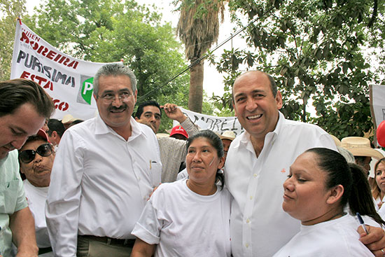Rubén Moreira y Cuauhtemoc Arzola firman compromiso de campaña en San Carlos
