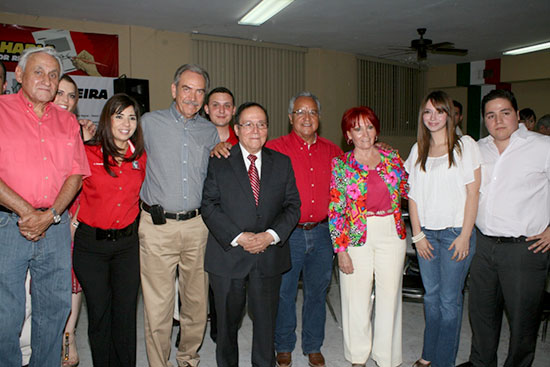 Se suman Eleazar Cobos Borrego y familia al PRI