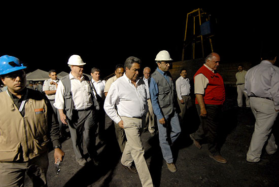Todo el apoyo del gobierno del estado a las familias de los mineros atrapados en el pozo 3 del Ejido Sabinas