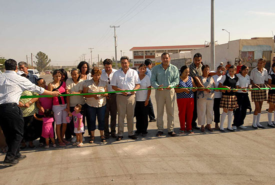 El gobernador Jorge Torres López inicia obras de pavimentación en la colonia Santa Cristina