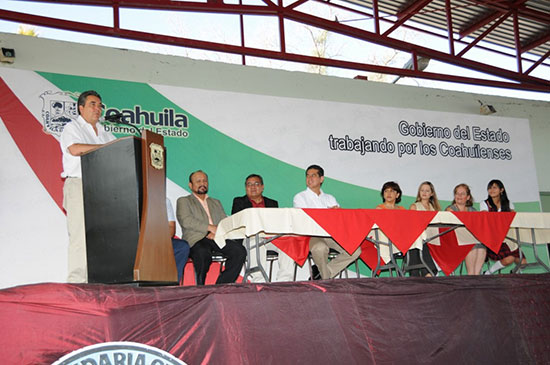 Entrega el gobernador Jorge Torres López obra educativa en secundaria de Monclova