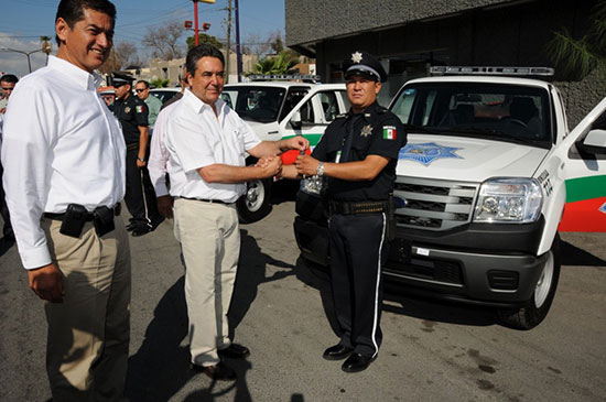 Entrega el gobernador Jorge Torres parque vehicular a la dirección de Seguridad Pública Municipal de Monclova