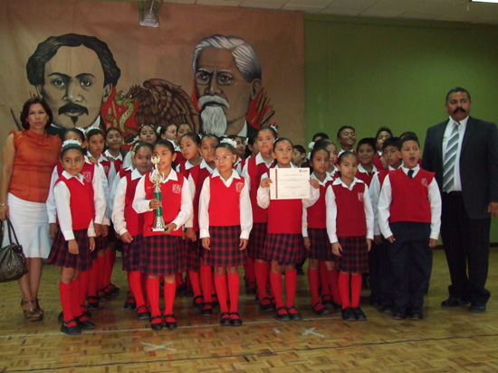 Escuelas de Torreón, Matamoros y Sabinas ganaron el certamen de interpretación del Himno Nacional 