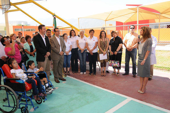 Inaugura la señora Carlota Llaguno de Torres primera Semana de Integración social del CRIT 