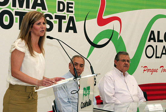La señora Carlota Llaguno de Torres tomó protesta a directiva de la asociación “Valor Para Volar” A.C.