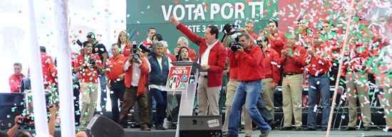 Eruviel en el cierre de campaña en Toluca