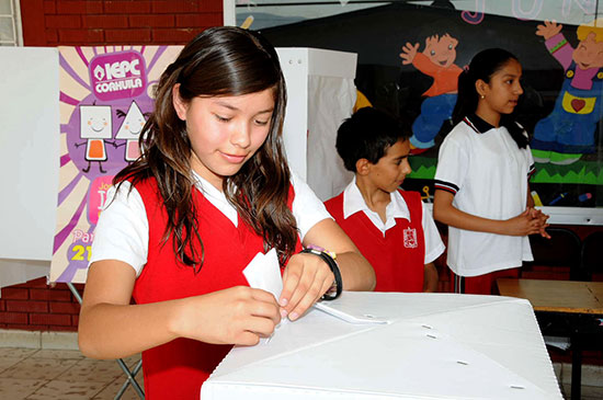 Más de 360 mil alumnos de primaria participaron en la Jornada Electoral Infantil “Coahuila 2011”