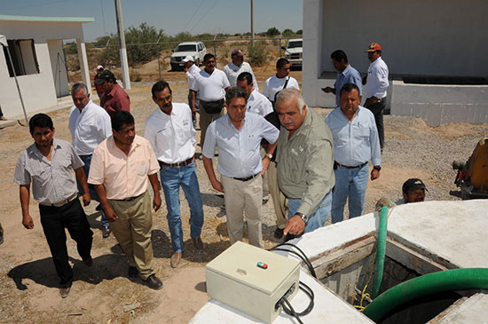 Obras y apoyos brinda el gobernador Jorge Torres a las familias del campo de Viesca