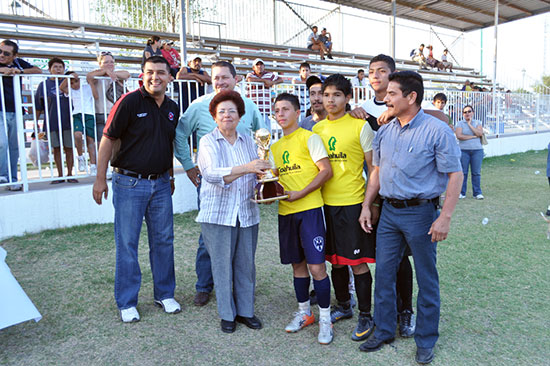 Premian autoridades municipales a los ganadores de la Liga Intersecundaria 2011