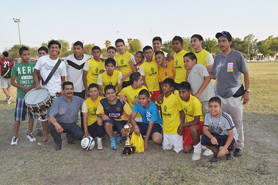 Premian autoridades municipales a los ganadores de la Liga Intersecundaria 2011
