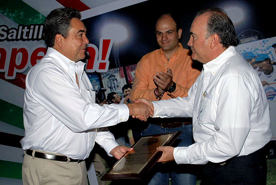 Reconoce el gobernador Jorge Torres al Club de Beisbol Saraperitos de Saltillo por su campeonato Williamsport