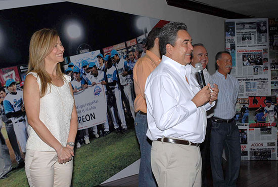 Reconoce el gobernador Jorge Torres al Club de Beisbol Saraperitos de Saltillo por su campeonato Williamsport