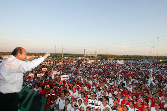 Reúne Rubén Moreira a más de 10 mil en su primer cierre de campaña en Piedras Negras