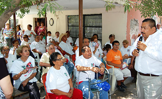 Se reúne Juan Alfredo Botello con vecinos de las colonias CROC y Salvador Ugarte