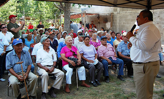 Visita candidato del PRI, Juan Alfredo Botello Nájera, diversas colonias de la ciudad