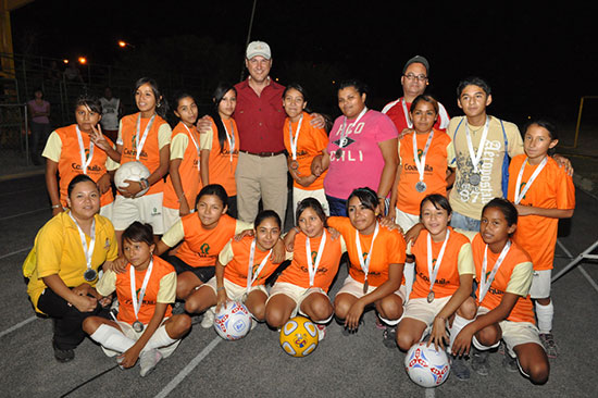 Clausura alcalde Torneo Interbarrios 2011 en el que participan equipos de 194 colonias