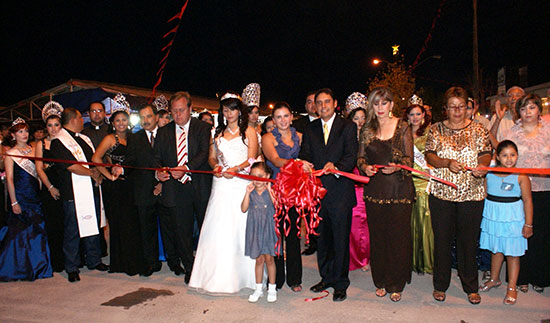 Corona Antonio Nerio Maltos a la reina de Astroferia Rosita 2011