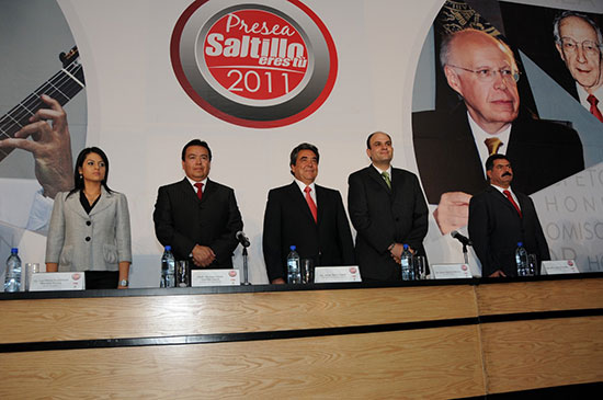 El gobernador Jorge Torres entrega  la Presea Saltillo 2011