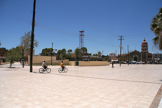 El gobierno del estado cumplió una visión más en Sabinas con la rehabilitación de la Plaza Principal