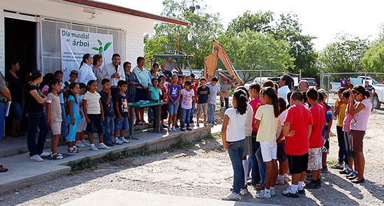 Encabeza Antonio Nerio programa de reforestación en Santa María