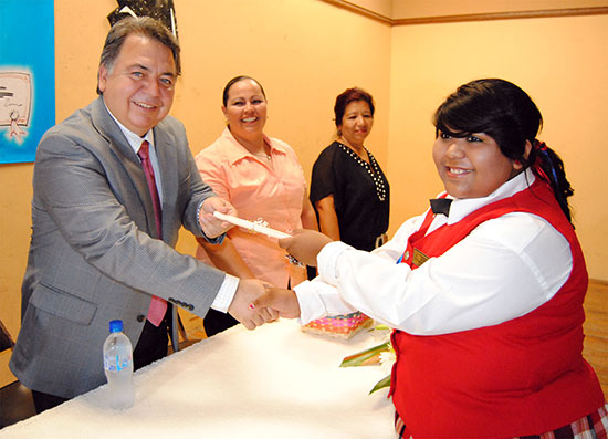 Encabezó el alcalde Alberto Aguirre Villarreal la ceremonia de graduación de alumnos de la Secundaria General No. 1