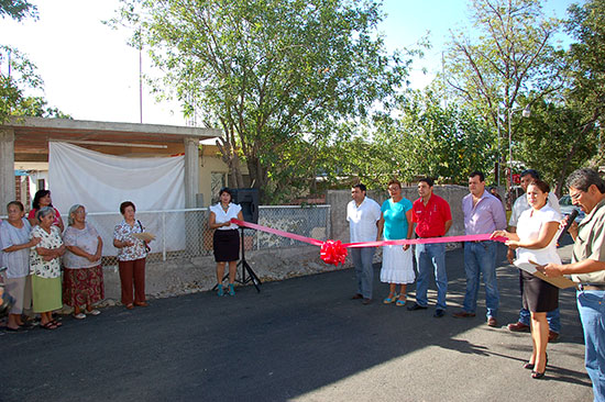 Inaugura Antonio Nerio obra de pavimentación de calle Michoacán