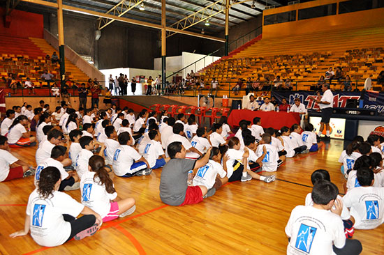 Inicia Campamento de Verano de Baloncesto Infantil 2011