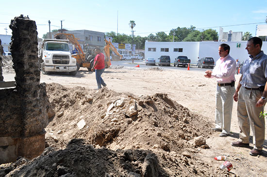 Supervisa alcalde demolición de gimnasio “Beto Estrada” y de viviendas abandonadas en Zona Centro