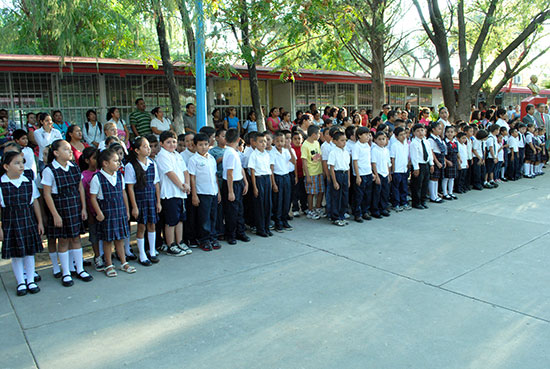 34 mil niños inician Ciclo Escolar 2011-2012 en Acuña