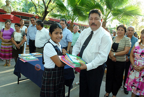 34 mil niños inician Ciclo Escolar 2011-2012 en Acuña