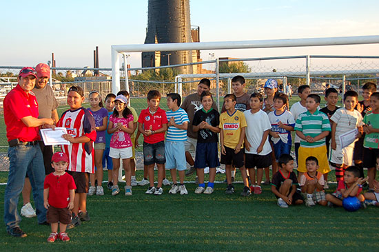 Clausura Antonio Nerio cursos de escuela de futbol de verano