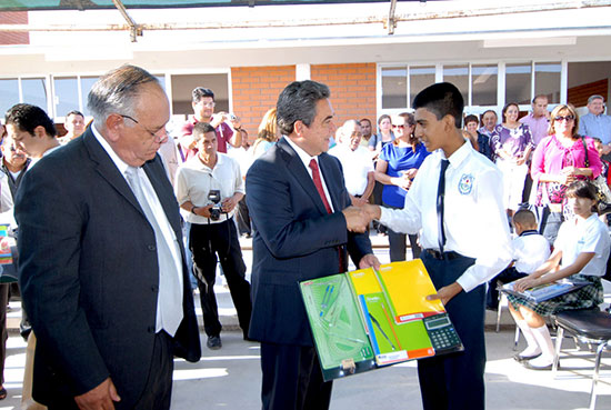 Con más espacios educativos en Coahuila, inicia el gobernador Jorge Torres Ciclo Escolar 2011-2012 en Torreón