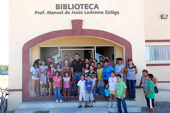 Convive Antonio Nerio con niños de “Mis Vacaciones en la Biblioteca”