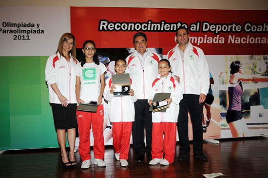 Crece rendimiento de deportistas coahuilenses a quienes el gobernador Jorge Torres entrega reconocimientos