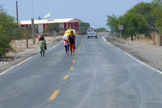 El gobierno de Coahuila transformó 20 caminos rurales de San Pedro en carreteras pavimentadas 