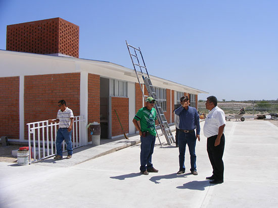 El gobierno de Jorge Torres entregó nueve aulas en planteles de Ciudad Acuña