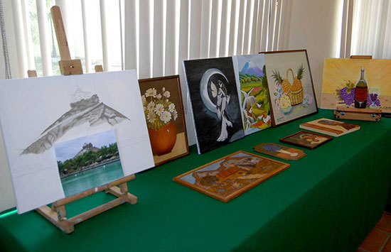Exponen pensionados manualidades y artesanías  en la Casa del Artesano en Saltillo