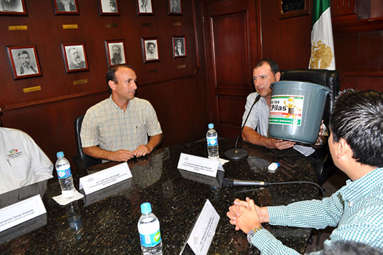Firman autoridades municipales y empresa Oxxo  convenio de “Recolección de Pilas en Desuso”