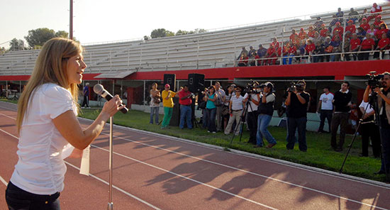 La señora Carlota Llaguno de Torres inaugura los Juegos Regionales Deportivos y Culturales de los Adultos Mayores