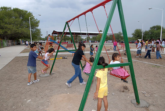 Más espacios para la recreación familiar: la gente de Sabinas ya disfruta de nueva Plaza Pública
