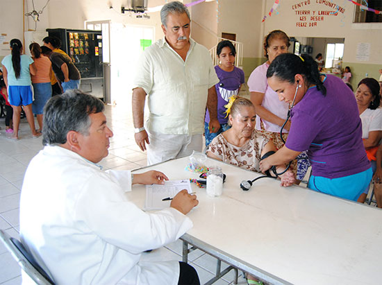 Realizan Jornada de Salud en los Centros Comunitarios dirigida a los abuelos