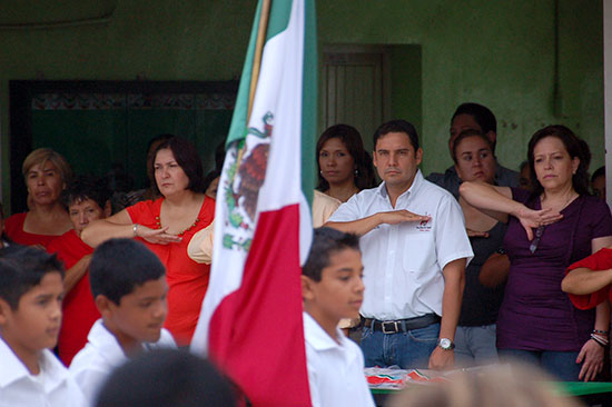 Atestigua Antonio Nerio entrega de útiles escolares en escuela Lázaro Cárdenas