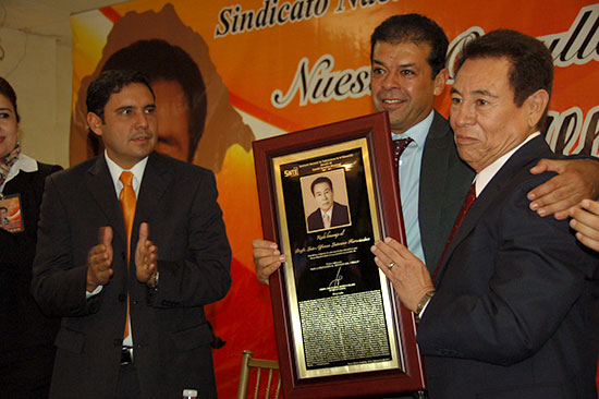 Atestigua Antonio Nerio homenaje de la secc.38 al profesor Luis Luévano Hernández