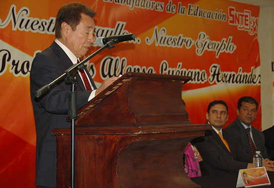 Atestigua Antonio Nerio homenaje de la secc.38 al profesor Luis Luévano Hernández
