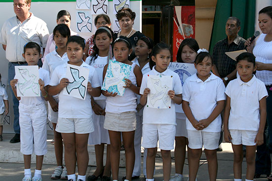 Celebra Anateresa Villaseñor de Nerio Día de la Paz