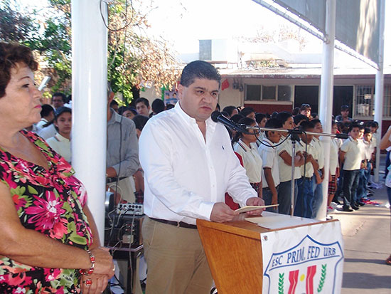 El gobierno de Jorge Torres inició entrega de 178 mil paquetes escolares en 446 planteles de La Laguna